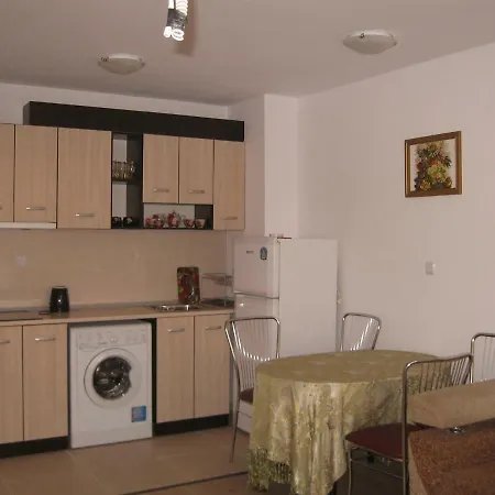 Апартамент В Айвазовском Парке Apartamento Pomorie
